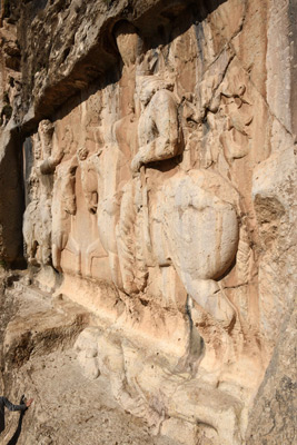 سنگ نگاره تاجگیری بهرام یکم
